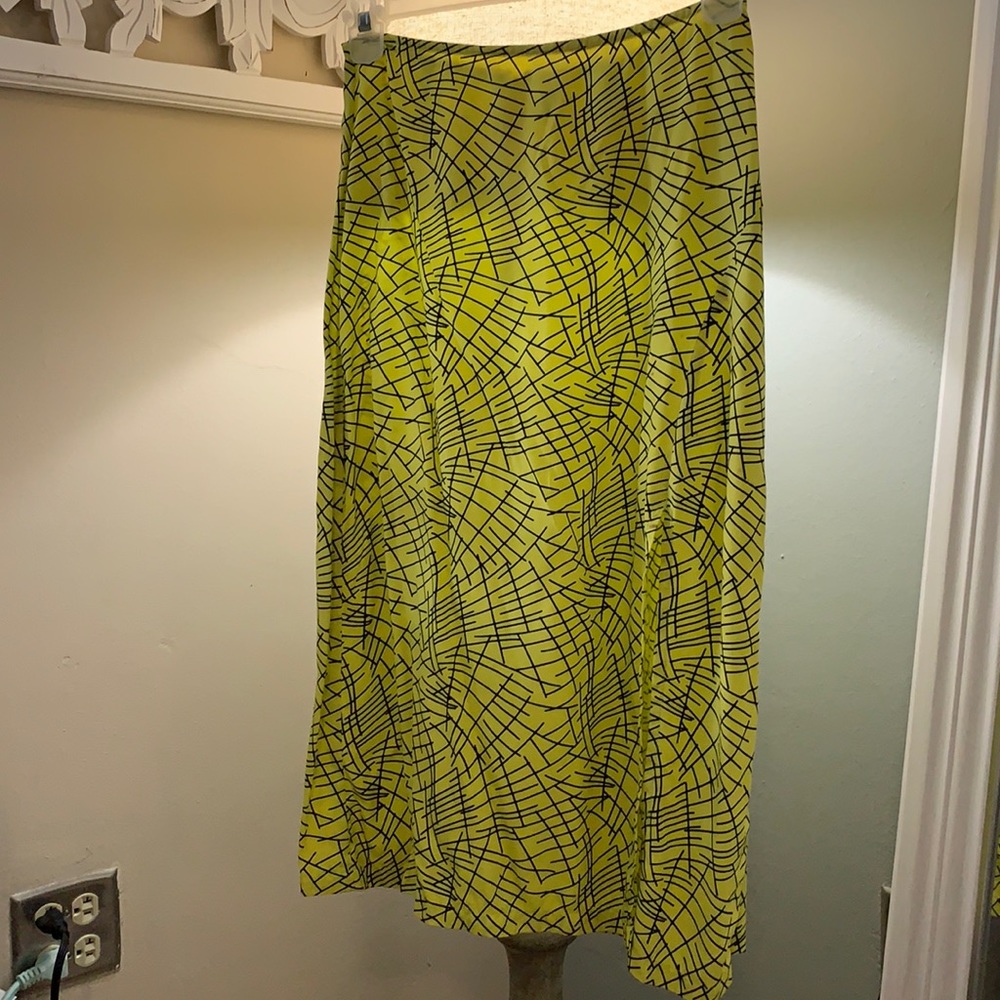 Bright yellow kirt